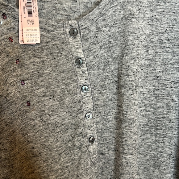 Victoria secret long sleeve - Picture 2 of 5